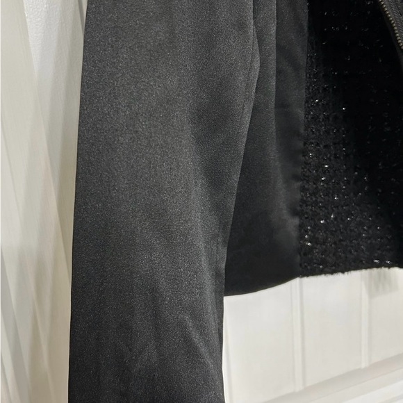 Chic Black Women's Blazer with Textured Detail - Picture 9 of 9